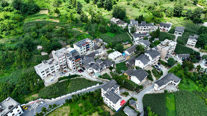 貴州省畢節市大方縣核桃鄉木寨社區的民宿群。郝濱攝