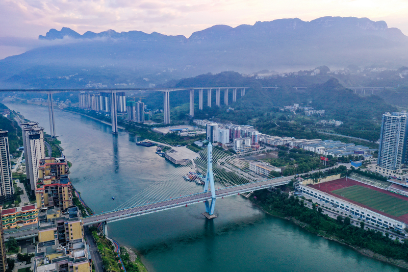 贵州省铜仁市思南县县城的乌江流域。潘希来摄
