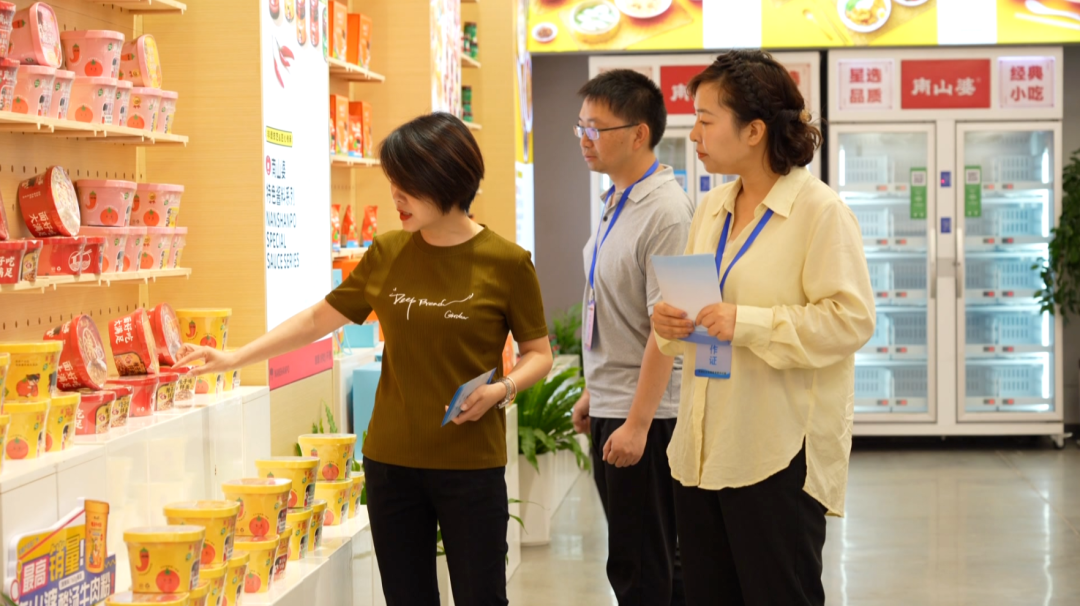 西秀区企业服务工作专班调研走访企业。