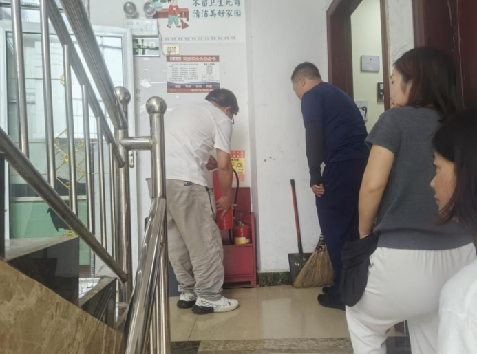 西秀區劉官鄉開展民宿安全聯合檢查行動。