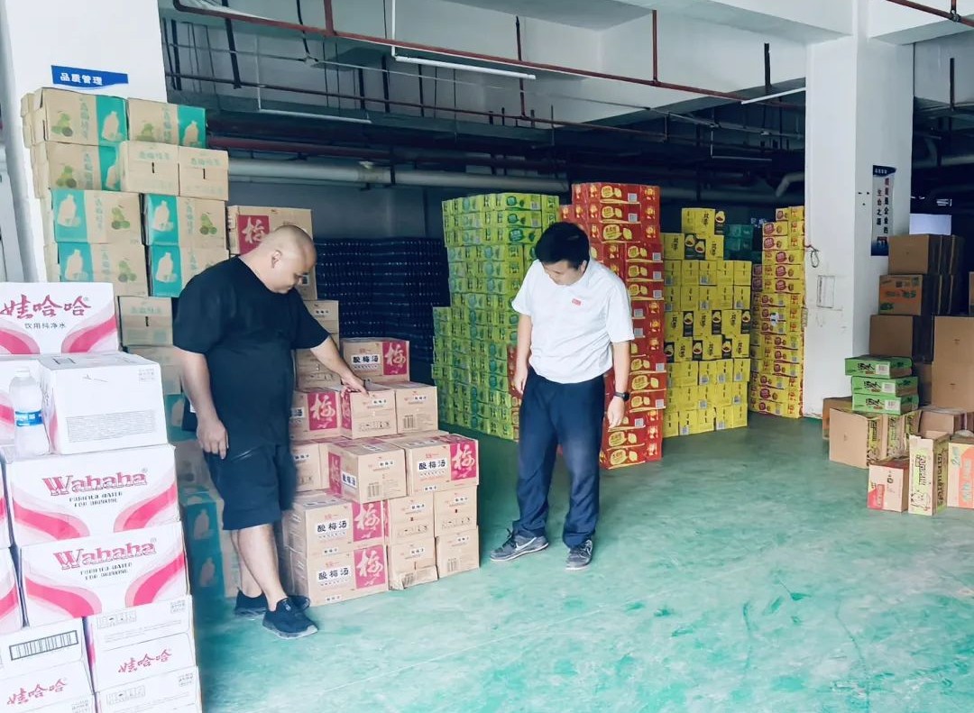 贵州银行助力受灾群众和企业复工复产。