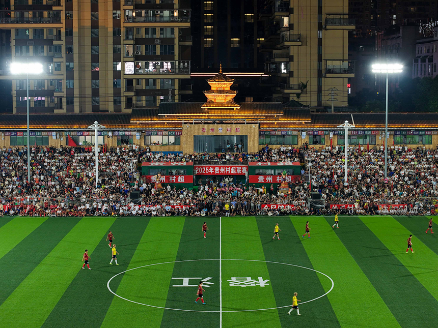 總決賽現場，看台座無虛席。龍建睿攝