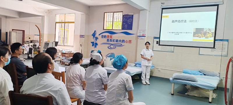 刘礼萍开展葫芦灸疗法培训。