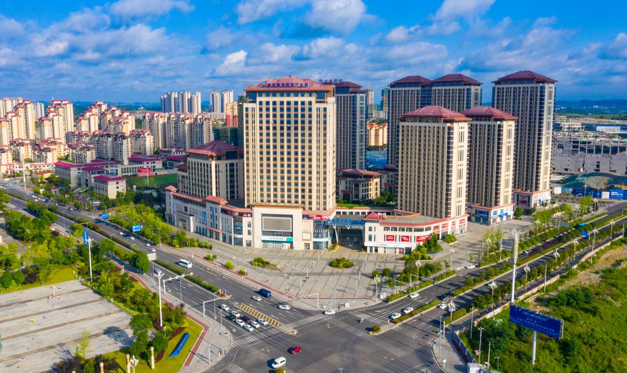 紧邻贵安新区大学城的贵安数字经济产业园商圈。