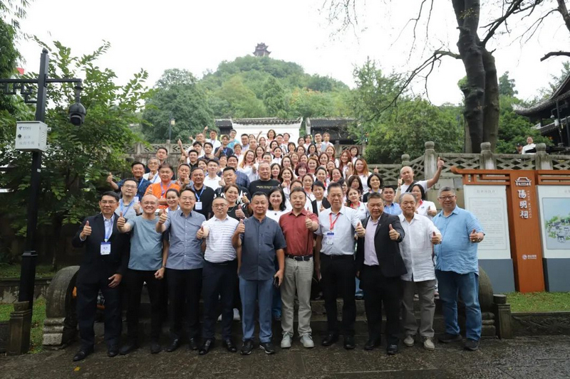 考察團游覽陽明祠。