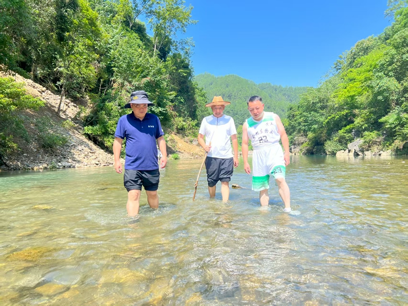 毛队长河道安全排查。