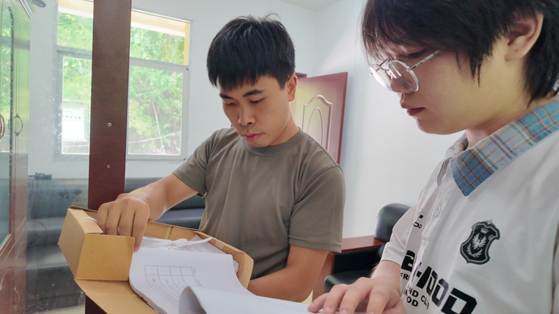 吴攀胜查看巡察记录。税会静摄