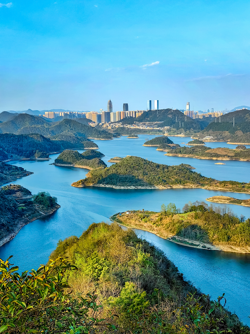 贵阳阿哈湖群岛。汤恩博摄