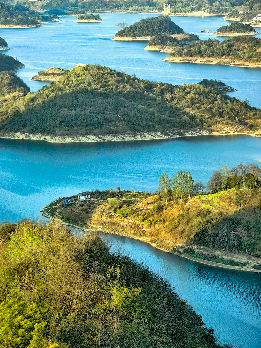 贵阳阿哈湖群岛。汤恩博摄