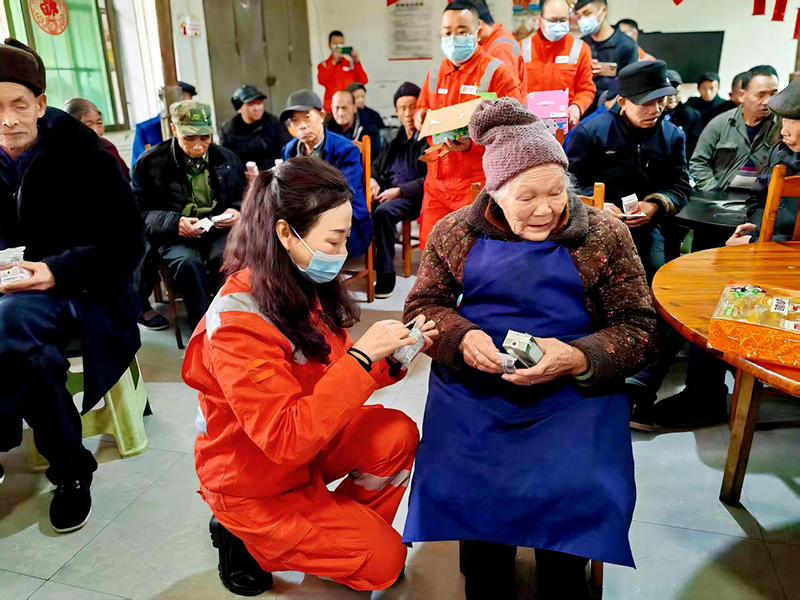 到敬老院開展志願服務。