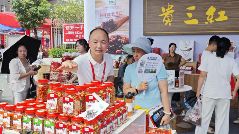 展示展销现场。何若男、郑斌供图
