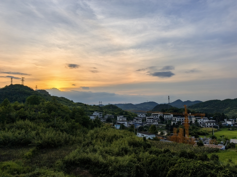 龍塘坳晚霞不夜城美景.jpg