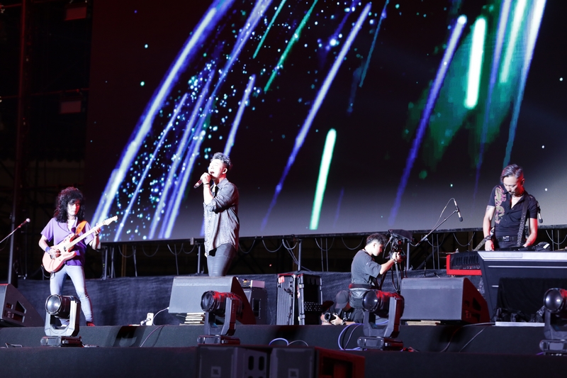信樂團演唱.JPG