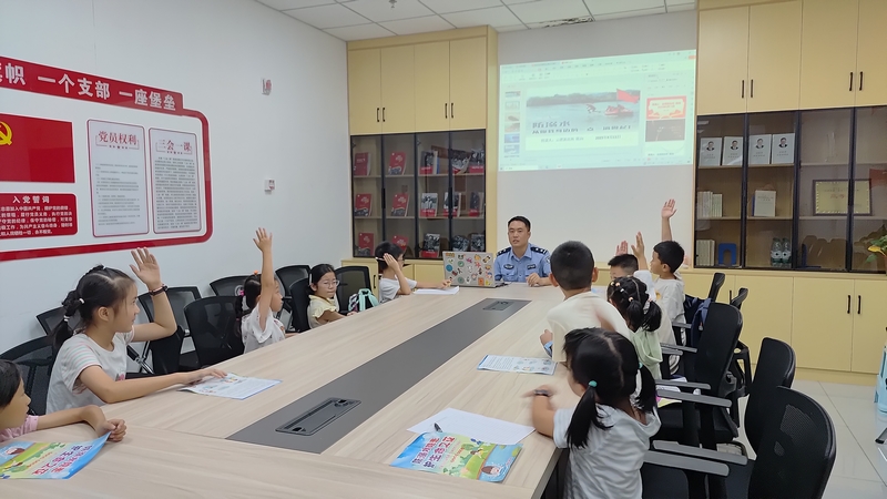 云潭街道理想城社区防溺水。