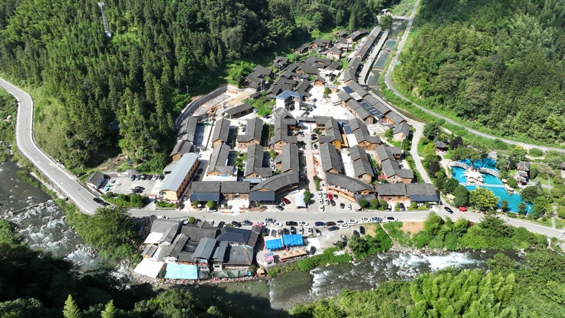 鬆桃苗族自治縣烏羅鎮桃花源景區。