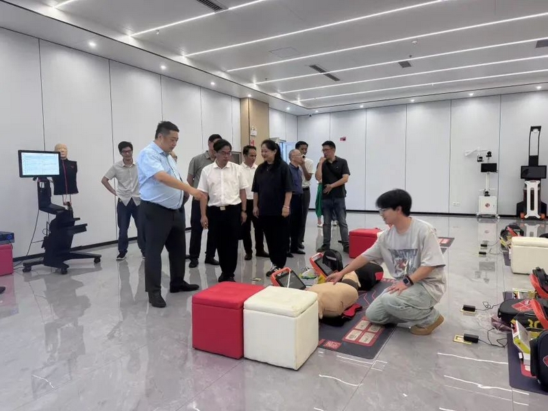 省红十字会赴南明区大数据产训基地应急救护教育实训室调研。