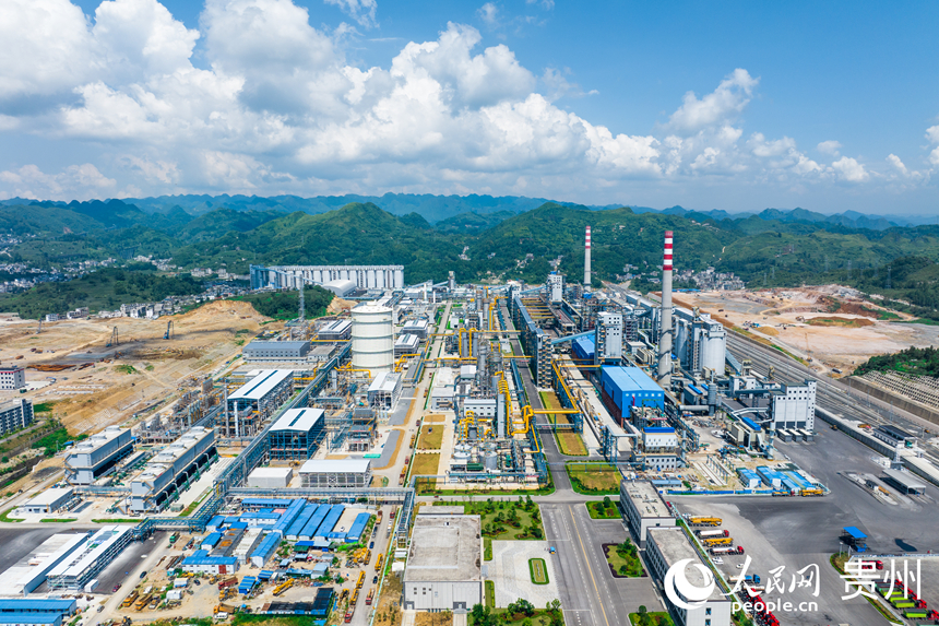 航拍贵州美锦华宇“煤—焦—氢”综合利用示范项目。人民网记者 涂敏摄