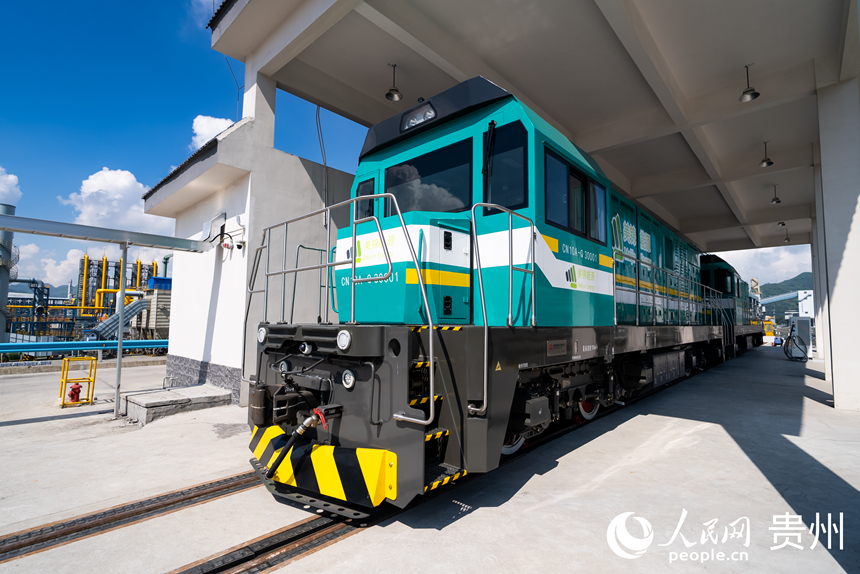 今年5月,贵州美锦华宇新能源有限公司推出的全国首台商用氢能机车头试运行。人民网记者 涂敏摄