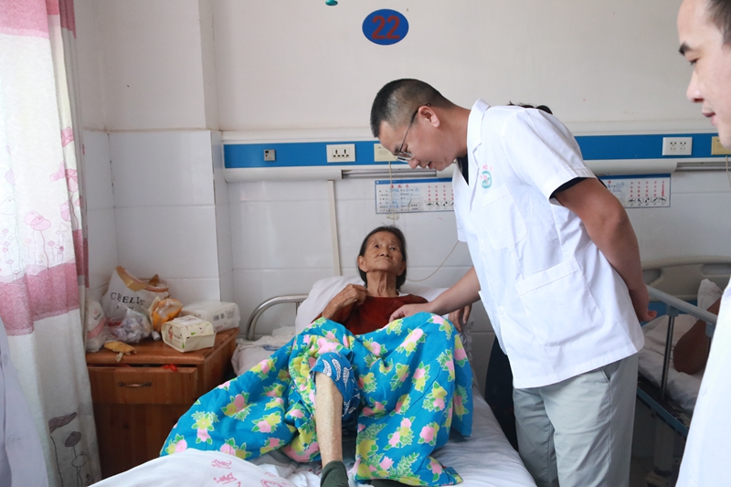 了解患者恢复情况。