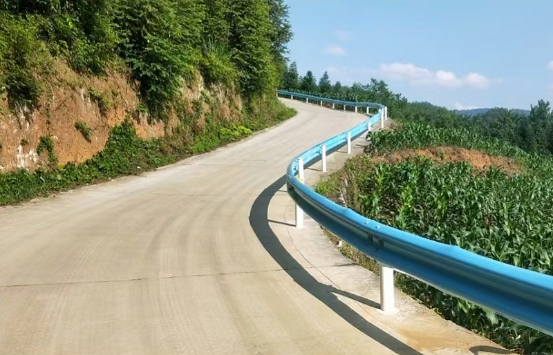 安防升級后的鄉村道路。