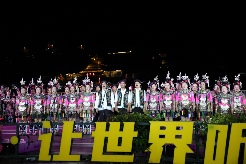 “村歌”晚会优秀歌队助阵演出现场。中共黎平县委宣传部供