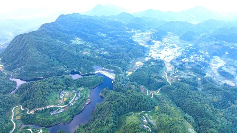 绿水青山。