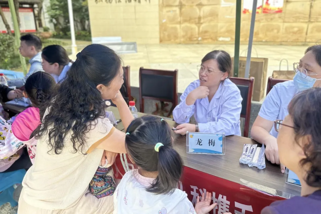 义诊活动现场。