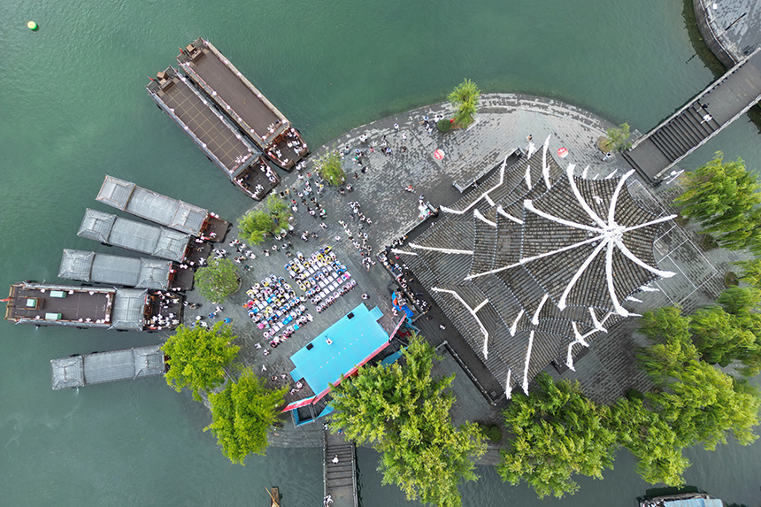 黔東南鎮遠古城七夕上演千年之戀。