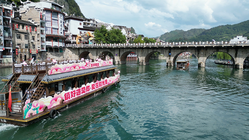 黔東南鎮遠古城七夕上演千年之戀。