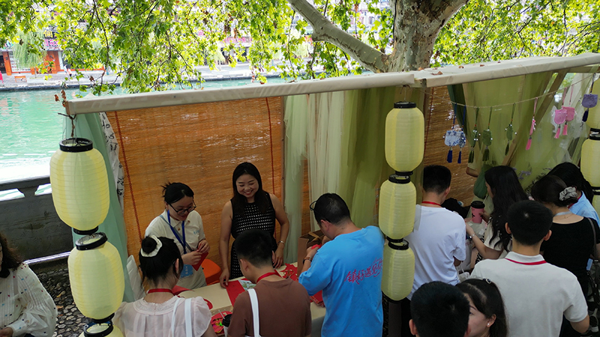 黔東南鎮遠古城七夕上演千年之戀。