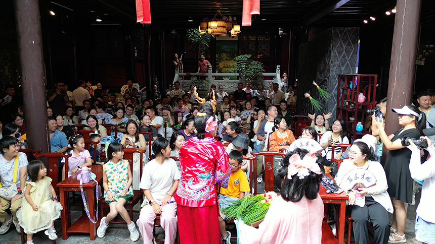 黔東南鎮遠古城七夕上演千年之戀。