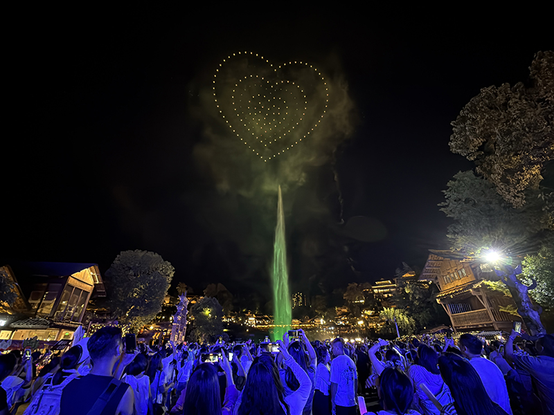 以七夕為主題的無人機煙花秀。王世海攝