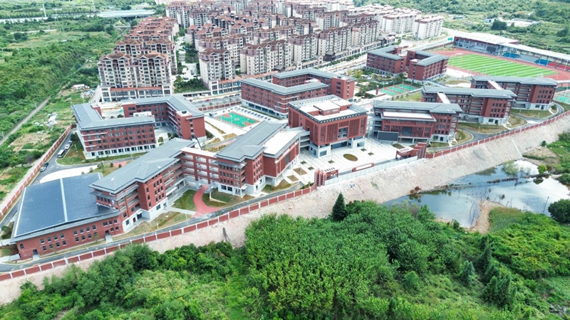 由中铁五局承建的湖南师范大学附属贵安学校。