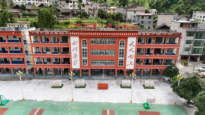 甘溪小学。