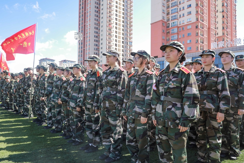 开学典礼暨军训动员大会现场 。.jpg