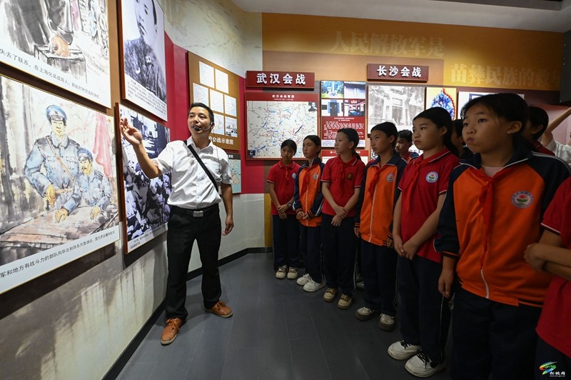 盘信镇民族完小:爱国主义教育成为“开学第一课”。