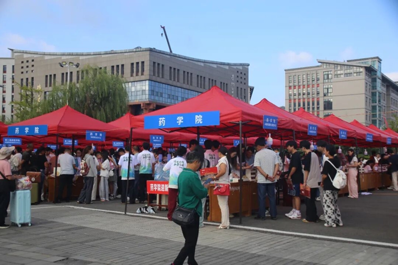 迎新现场。