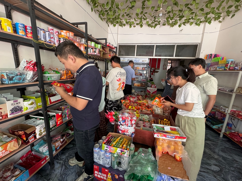 检查校园周边食品安全.jpg