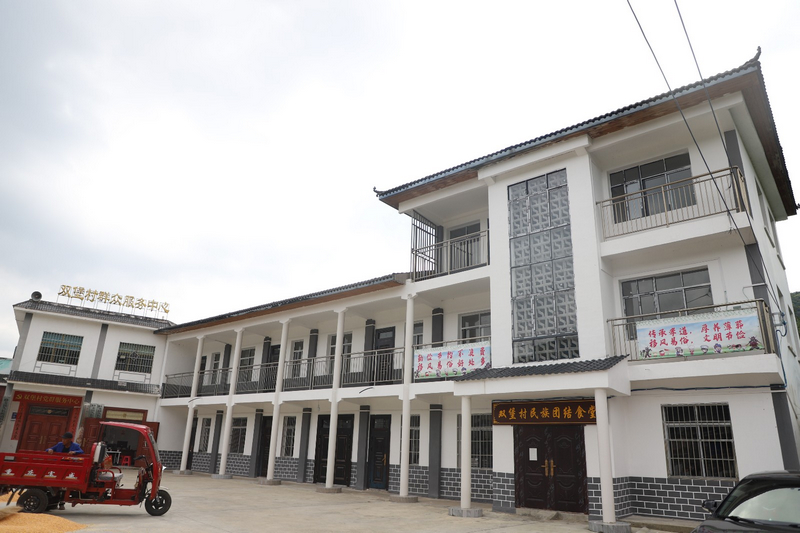 双堡村综合楼。陶群摄