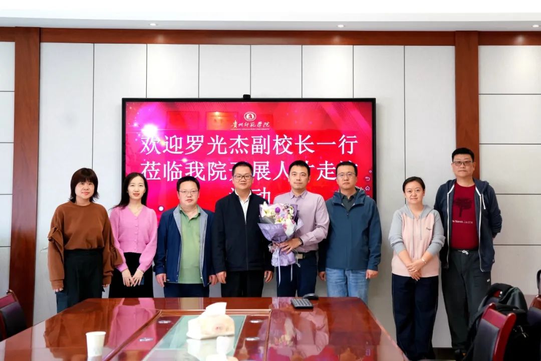 走访慰问高层次人才。