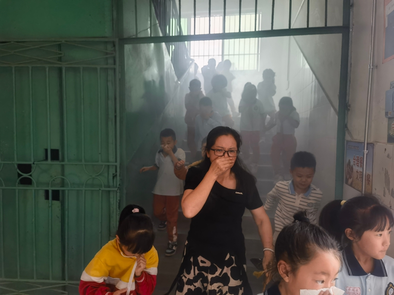 圖為：逃生現場。