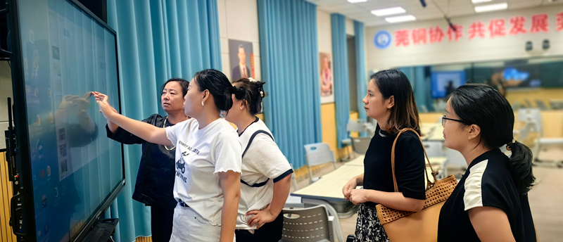 辅导老师参加铜仁市2025年优质课比赛。