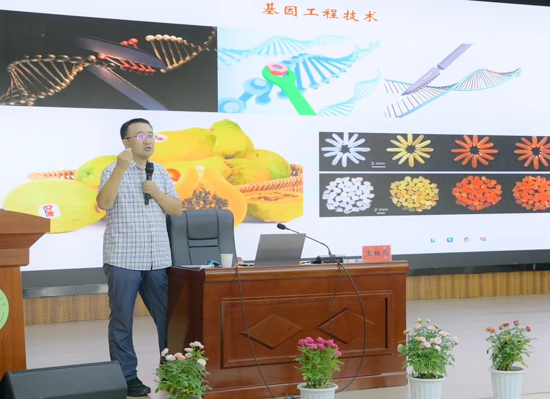 中国科学院植物研究所研究员王柏臣。