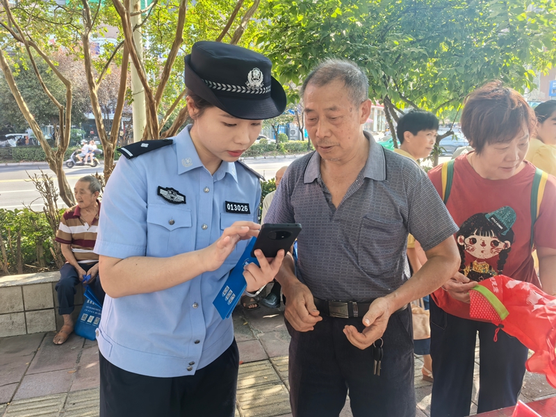 1 图为开展网络安全宣传