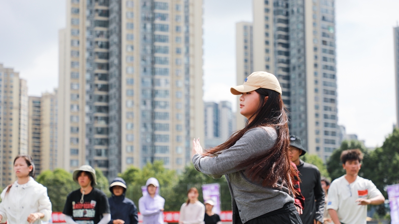 主题曲《足够爽》节目彩排现场。
