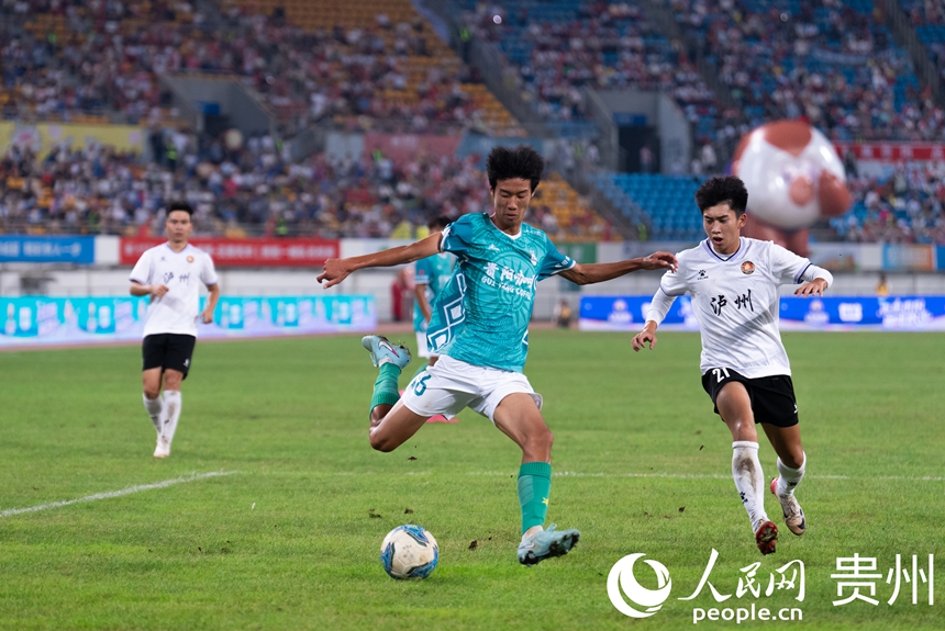 2025城市足球邀请赛比赛现场。人民网记者 涂敏摄