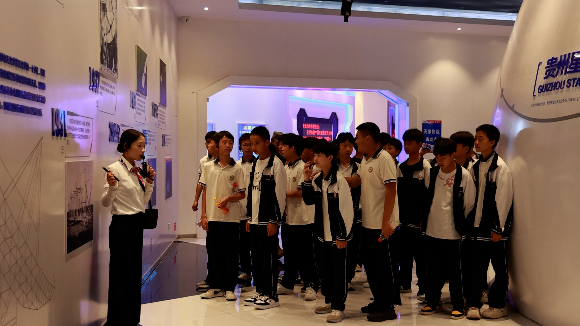 天文体验馆参观。