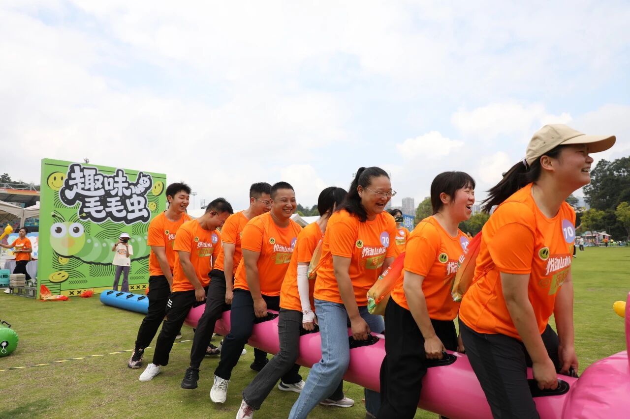 大家参与趣味比赛。观山湖区融媒体中心供图