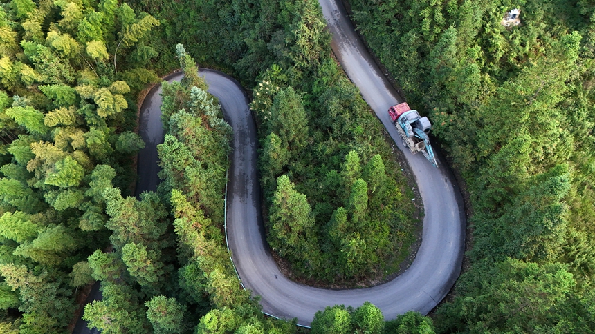 南寨镇盘山公路。