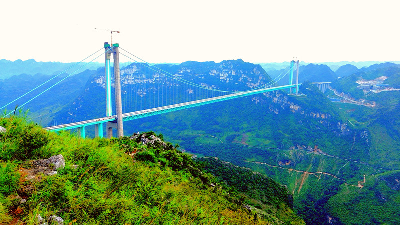 “世界第一高桥”花江峡谷大桥。